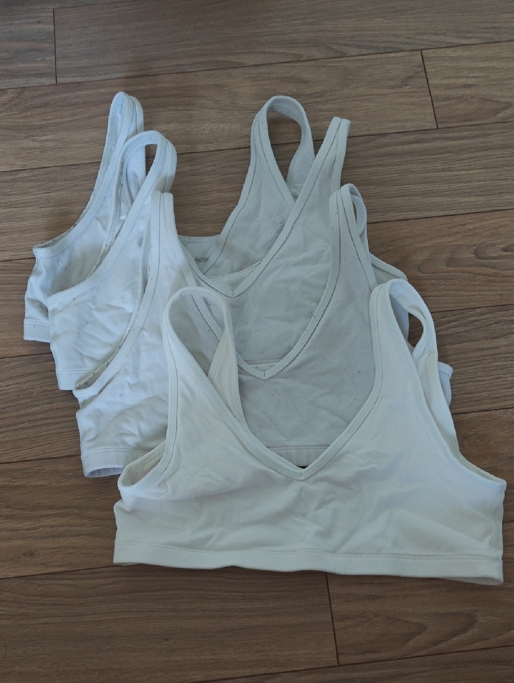 FREE WITH BUNDLE Aritzia TNA bras Size L